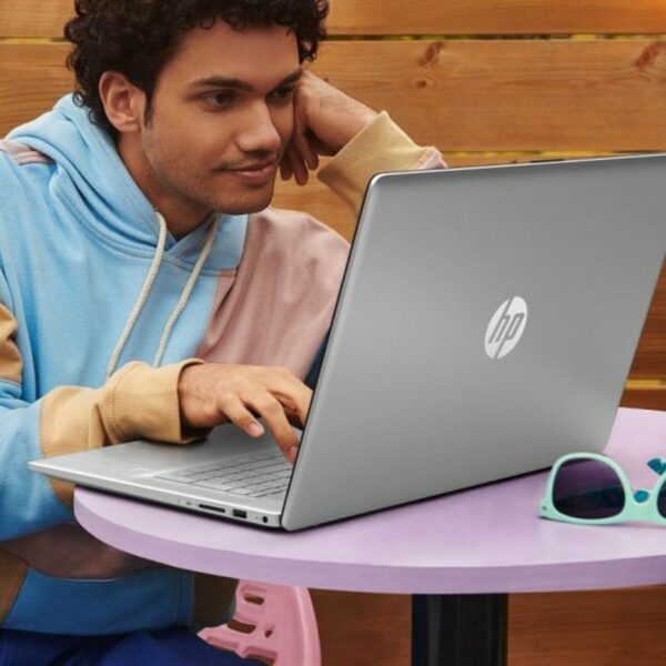 Laptop HP 9A2F7EA 17" Intel Core i3 8 GB RAM 512 GB SSD - obrazek 5