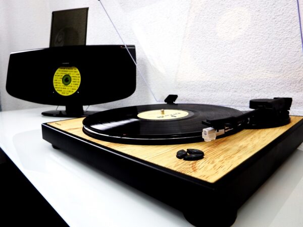 Zestaw stereo / Cyfrowa mini wieża z gramofonem THOMSON TT300 & MIC400 - obrazek 2
