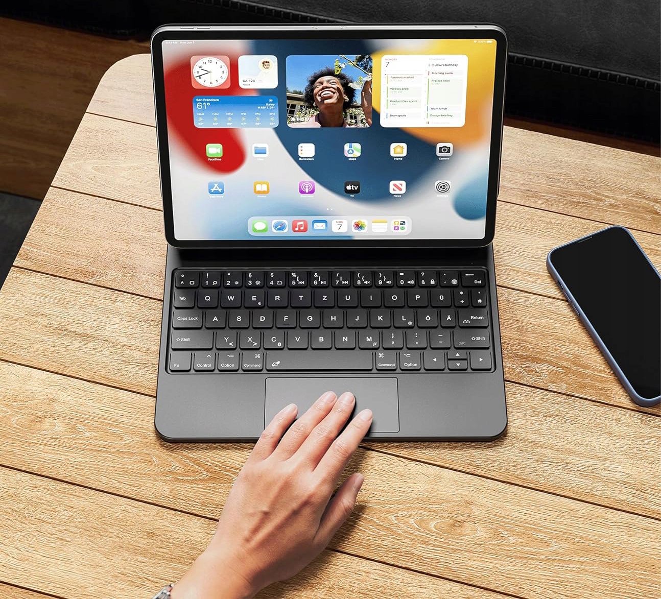 Klawiatura Earto do iPad Air 11 2024 (M2) QWERTY, 7 kolorów, Powystawowy - obrazek 7
