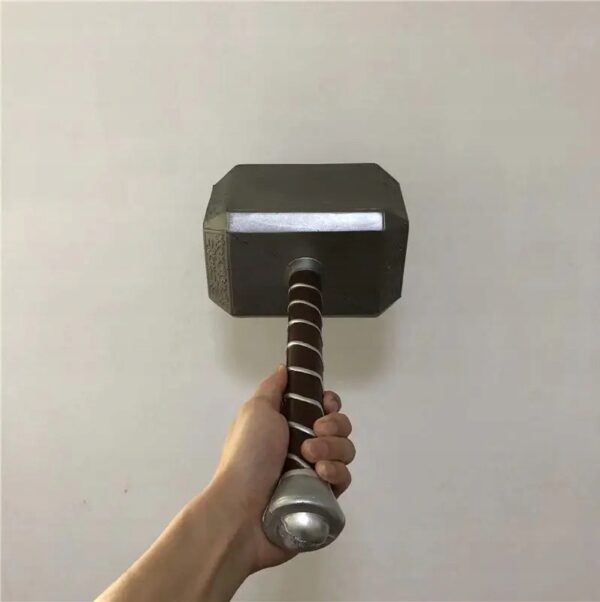 Młot Thora 1:1 Gumowy młot Mjolnir młot superbohatera do cosplayu, dekoracji lub zabawy - obrazek 4