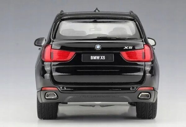 Model BMW X5 w skali 1:24 czarna kolekcjonerska miniatura luksusowego SUV-a - obrazek 6