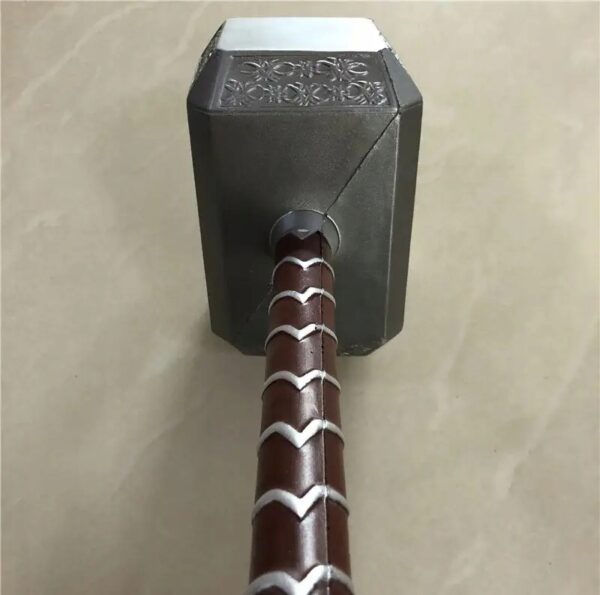 Młot Thora 1:1 Gumowy młot Mjolnir młot superbohatera do cosplayu, dekoracji lub zabawy - obrazek 8