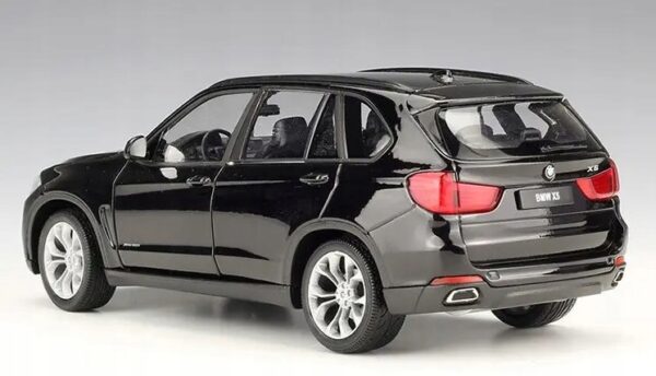 Model BMW X5 w skali 1:24 czarna kolekcjonerska miniatura luksusowego SUV-a - obrazek 5