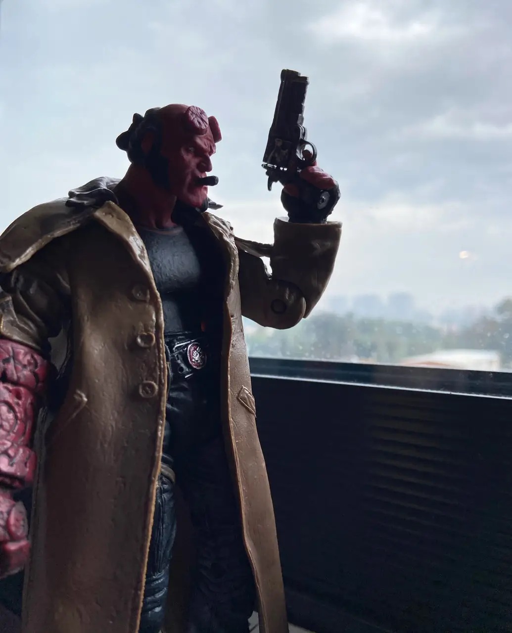 Figurka Hellboy Ron Pearlman 18cm ruchoma Hellboy 2 - obrazek 3