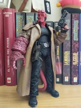 Figurka Hellboy Ron Pearlman 18cm ruchoma Hellboy 2 - obrazek 5