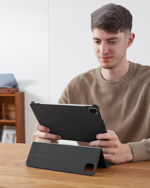 Używany Etui z klawiaturą ESR do iPada Pro 12,9'' QWERTZ magnetycznie czarne - obrazek 5