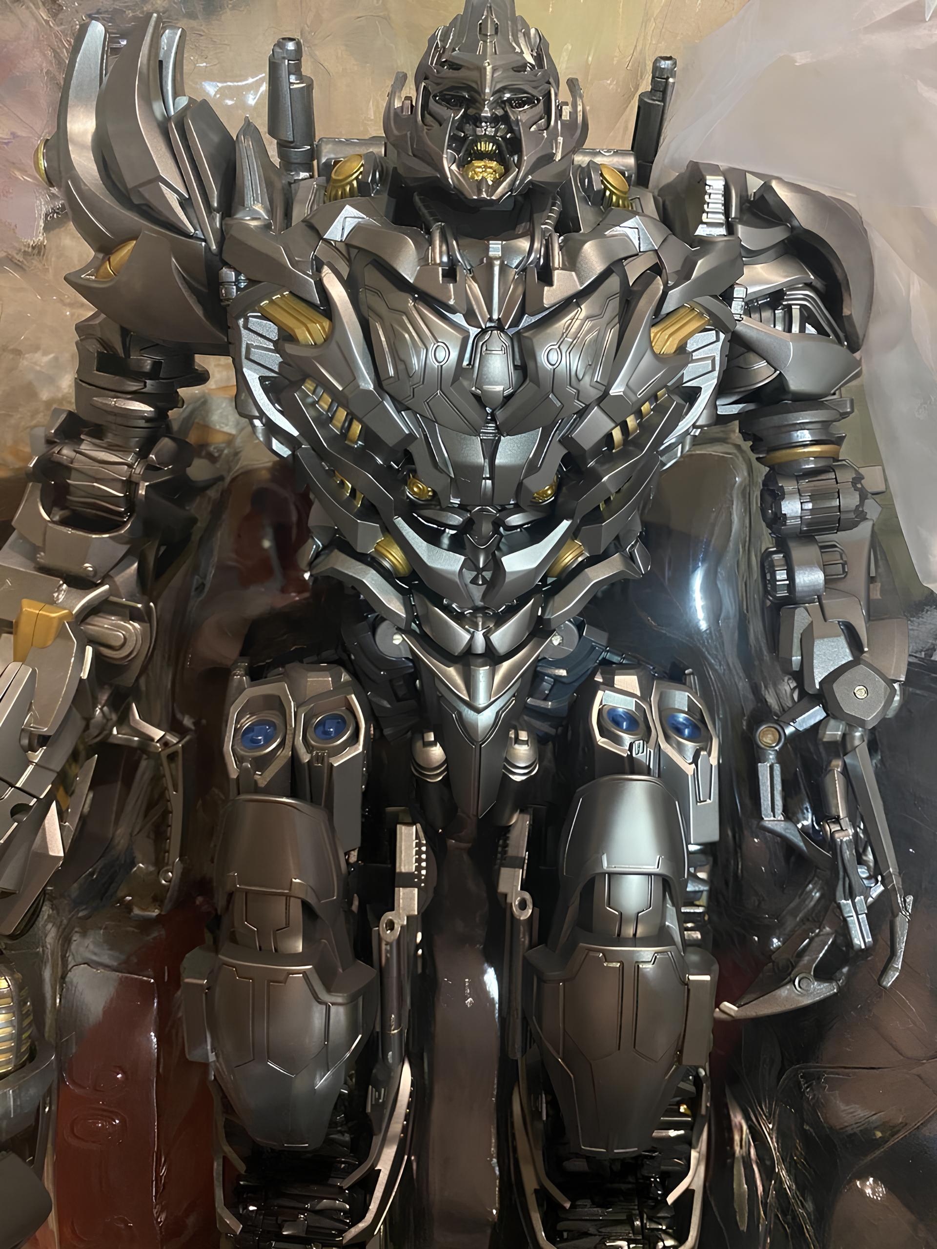 Figurka robota czołg 35 cm futurystyczna figurka z ruchomymi elementami dla kolekcjonerów i dzieci - obrazek 8